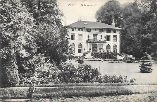 Driebergseweg0006, Buitenplaats Schoonoord. 1913.jpg - Vroeger rond 1566 stond hier de hofstede “De Preekstoel” en in 1819 in opdracht door O. van Romondt is hier Buitenplaats Schoonoord gebouwd. Deze Buitenplaats heeft plaats moeten maken in 1965 voor de het huidige openbare scholengemeenschap Schoonoord. Gezicht op de voorzijde van de buitenplaats in 1913.